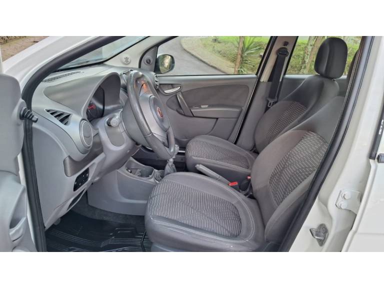 FIAT - PALIO - 2014/2014 - Branca - R$ 39.900,00