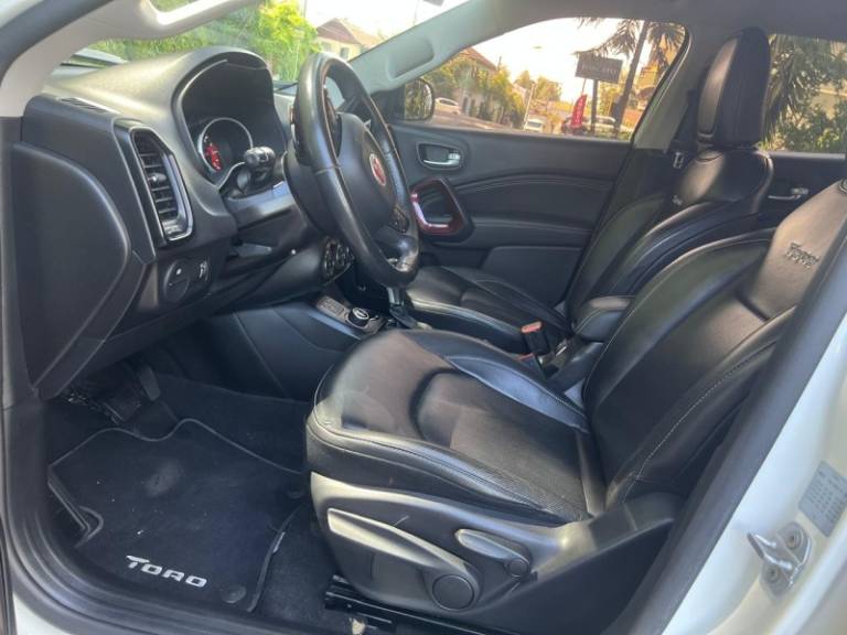 FIAT - TORO - 2018/2019 - Branca - R$ 105.900,00