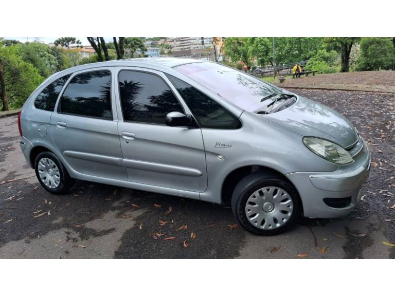 CITROËN - XSARA PICASSO - 2010/2011 - Prata - R$ 25.900,00