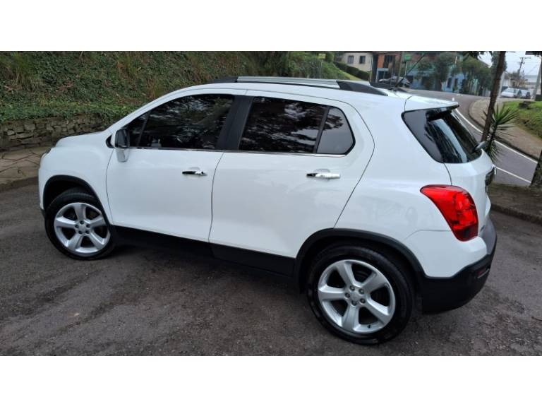 CHEVROLET - TRACKER - 2015/2015 - Branca - R$ 69.900,00