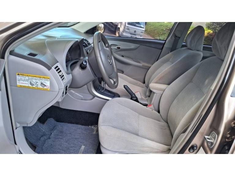 TOYOTA - COROLLA - 2008/2009 - Bege - R$ 53.900,00