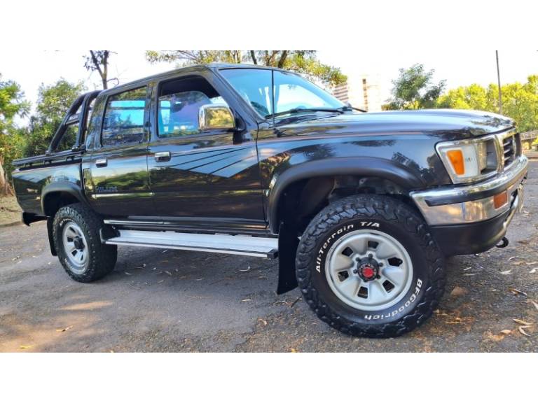TOYOTA - HILUX - 1999/2000 - Preta - R$ 73.900,00