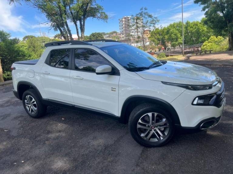 FIAT - TORO - 2018/2019 - Branca - R$ 105.900,00
