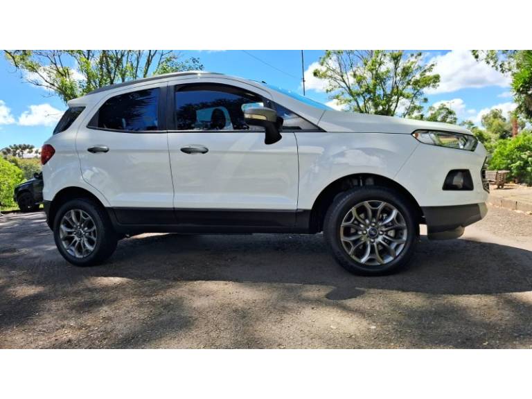 FORD - ECOSPORT - 2015/2016 - Branca - R$ 58.900,00