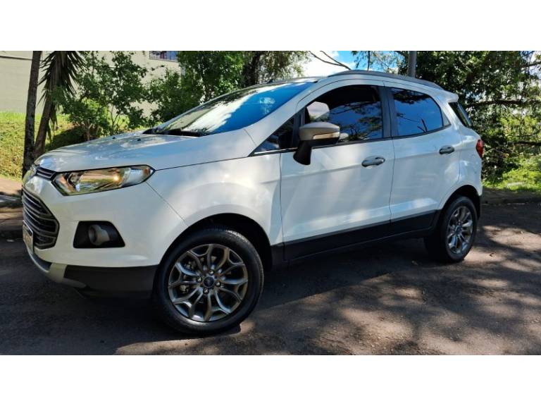 FORD - ECOSPORT - 2015/2016 - Branca - R$ 58.900,00