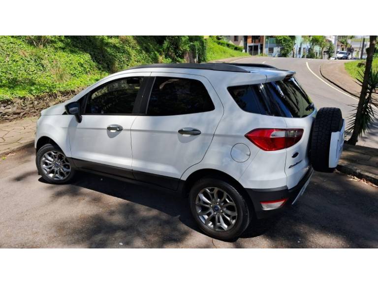 FORD - ECOSPORT - 2015/2016 - Branca - R$ 58.900,00