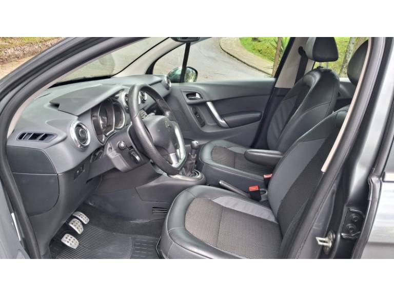 CITROËN - C3 - 2012/2013 - Cinza - R$ 38.900,00