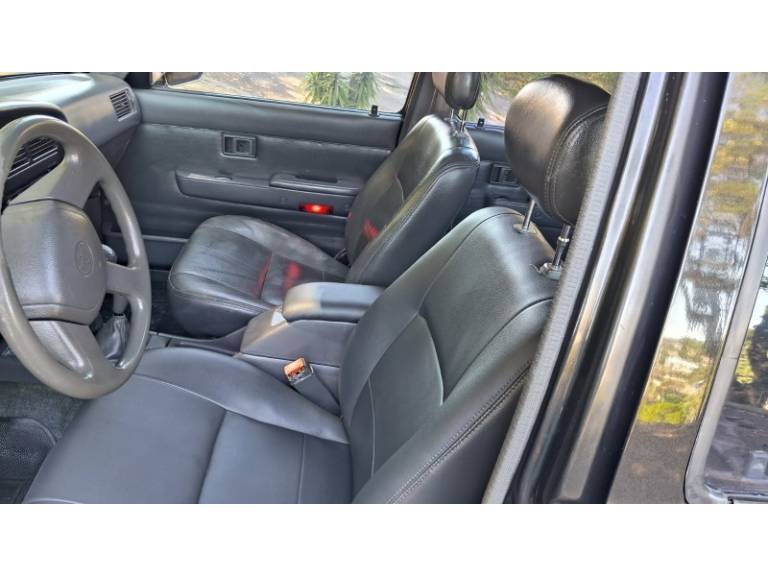 TOYOTA - HILUX - 1999/2000 - Preta - R$ 73.900,00
