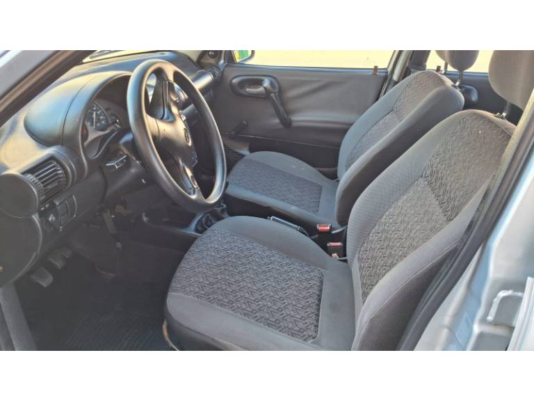 CHEVROLET - CORSA - 2003/2003 - Prata - R$ 19.900,00
