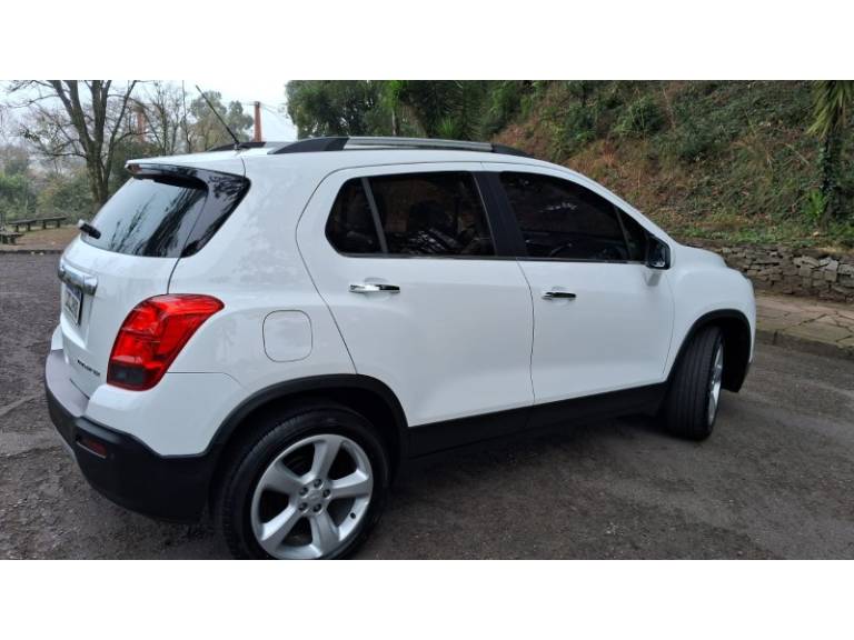 CHEVROLET - TRACKER - 2015/2015 - Branca - R$ 69.900,00