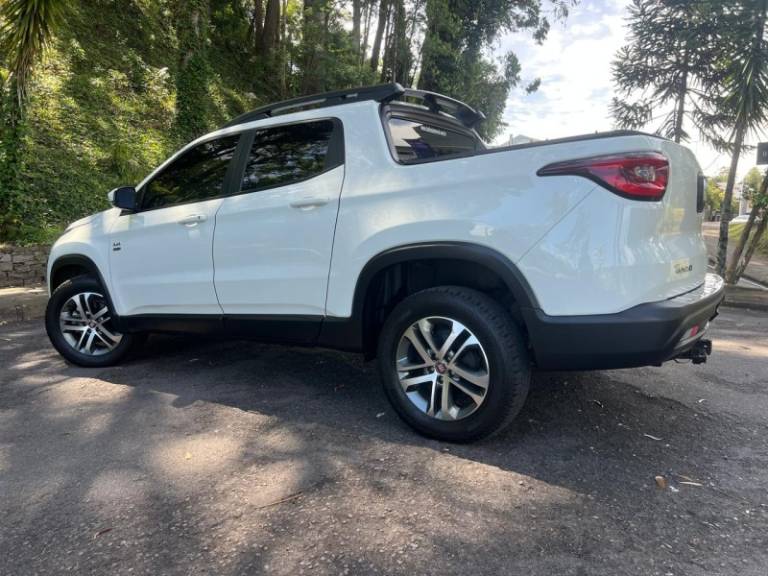 FIAT - TORO - 2018/2019 - Branca - R$ 105.900,00