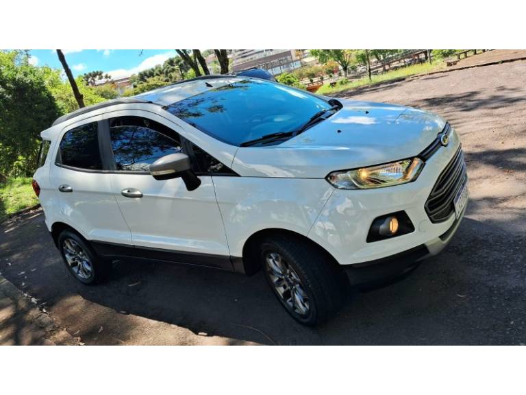 FORD - ECOSPORT - 2015/2016 - Branca - R$ 58.900,00