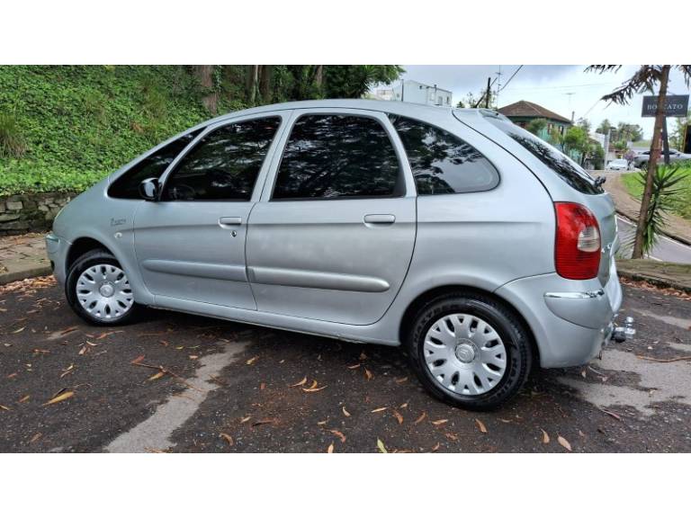 CITROËN - XSARA PICASSO - 2010/2011 - Prata - R$ 25.900,00