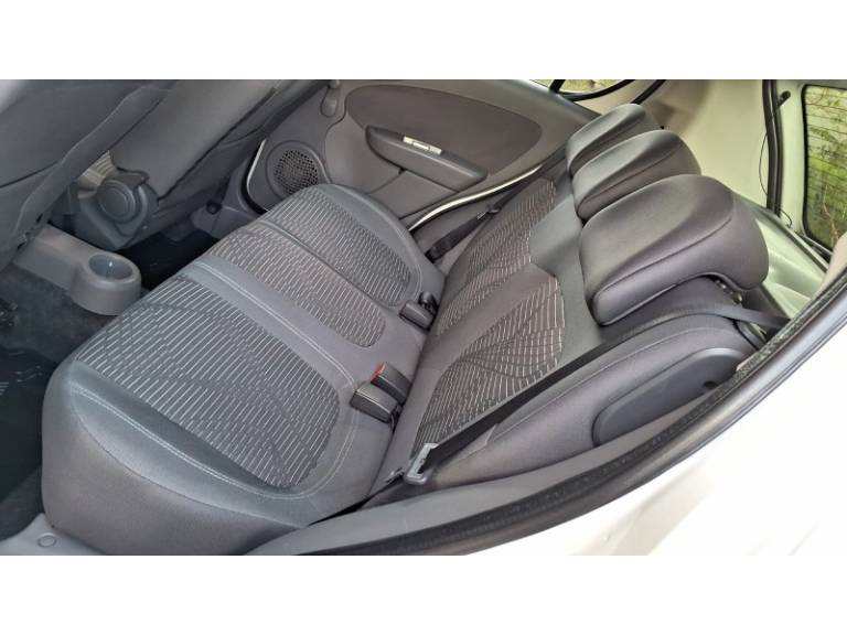 FIAT - PALIO - 2014/2014 - Branca - R$ 39.900,00