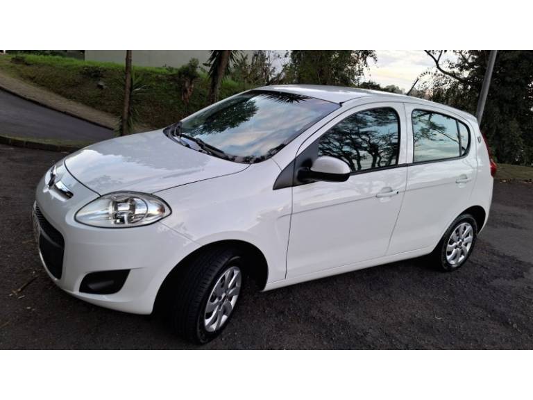 FIAT - PALIO - 2014/2014 - Branca - R$ 39.900,00